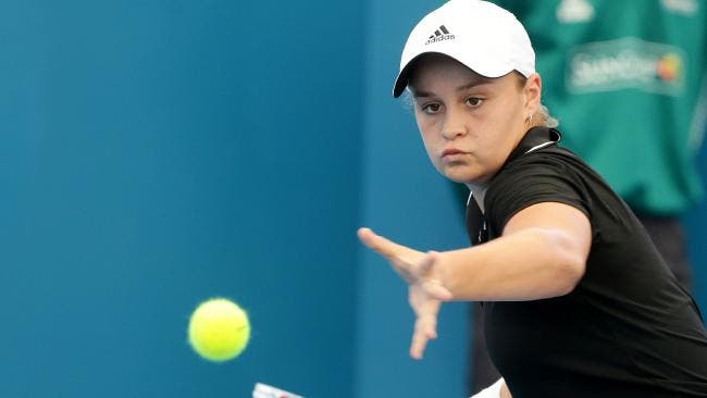 Antiga campeã de Wimbledon troca ténis pelo críquete aos 19 anos