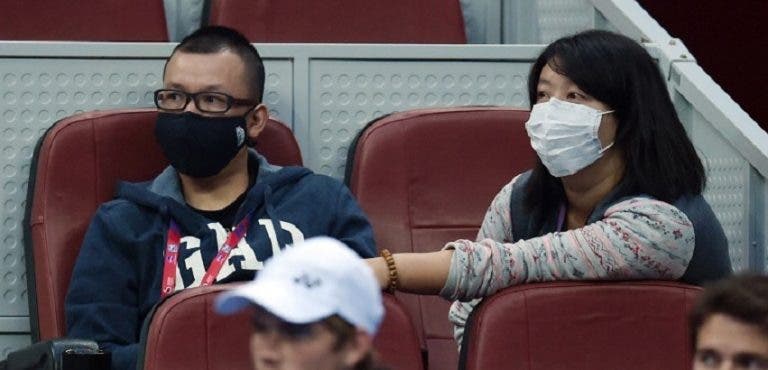 Poluição extrema em Pequim causa revolta e desistências