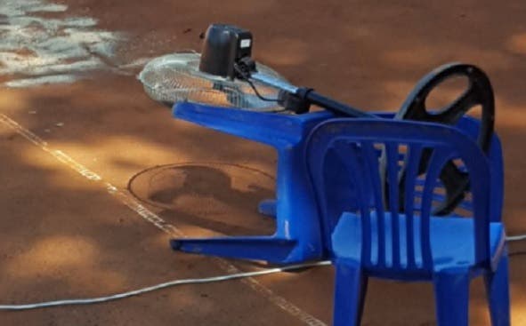 [Foto] É assim que secam os courts no Challenger de Frederico Silva