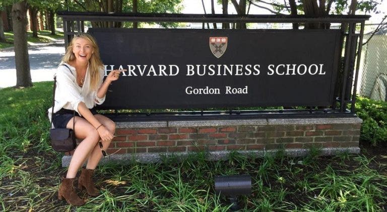 Sharapova vai estudar numa das universidades mais prestigiadas (e caras) do Mundo