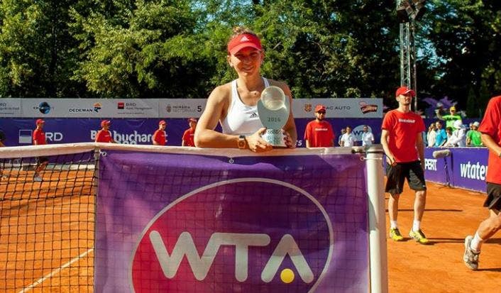 Simona Halep aplica 'bicicleta' e vence torneio do seu país pela segunda vez