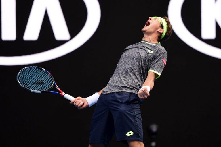 Istomin surpreende tudo e todos e derrota Novak Djokovic no Open da Austrália
