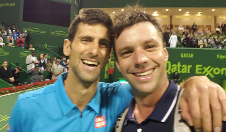 [Vídeo] Zeballos perde com Djokovic mas ganha um selfie com o sérvio… em pleno court