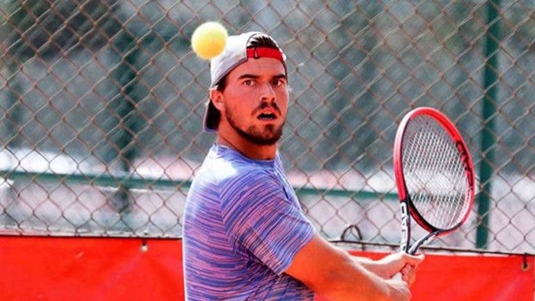 João Monteiro não resiste a ex-top 50 ATP e sai de cena na estreia em França