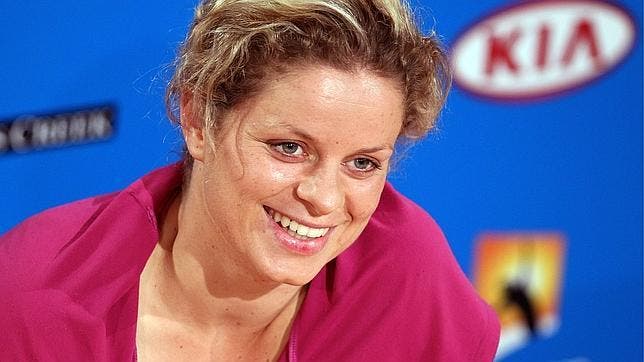 Kim Clijsters adia o seu regresso às competições