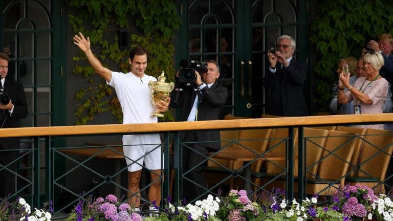 Triunfo de Federer em Wimbledon celebrado pelos astros do desporto mundial