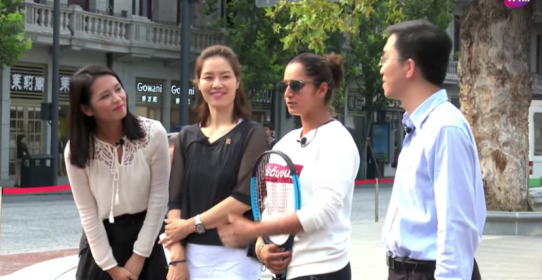 [VÍDEO] Li Na faz um tour pela cidade de Wuhan com Sania Mirza