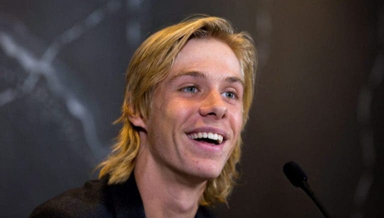 Shapovalov e a difícil pronúncia do seu nome: «Já me chamaram Sharapova»