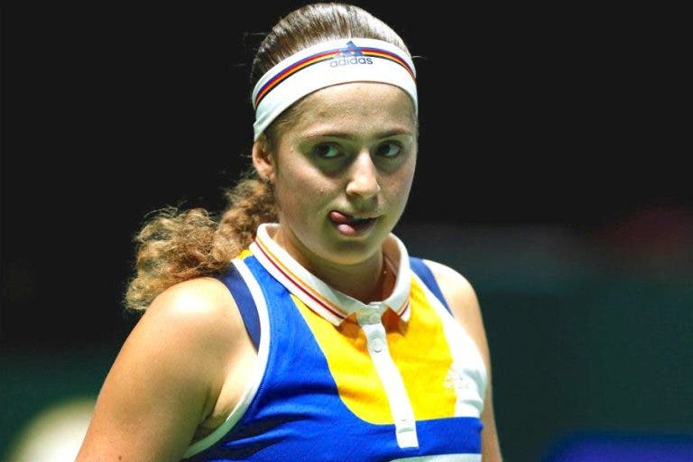 Jelena Ostapenko despede-se de 2017 com uma vitória sobre Karolina Pliskova