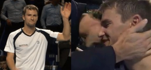 [VÍDEOS E FOTOS] Chiudinelli retira-se em lágrimas com Federer na primeira fila