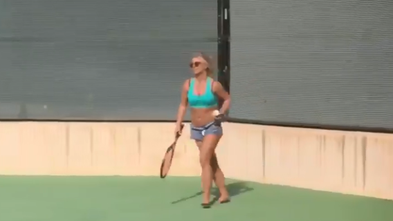 [VÍDEO] Britney Spears entra em ‘court’ e mostra o seu talento para o ténis