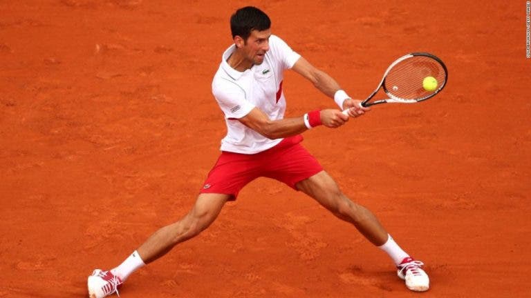Porque é que Djokovic se veste da cor do court? – Não diga que ainda não tinha reparado