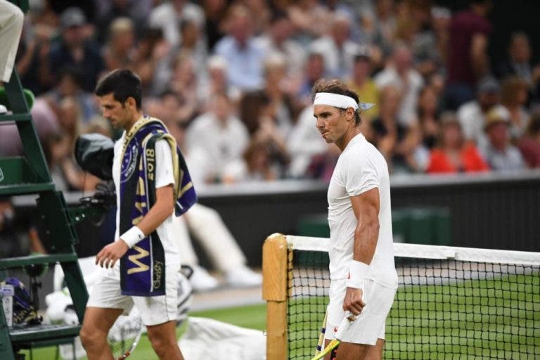 PAROU! Meia-final de Wimbledon é suspensa com Djokovic na liderança