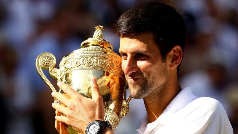 Depois de vencer Wimbledon, Djokovic pondera dar presente a cirurgião que o operou