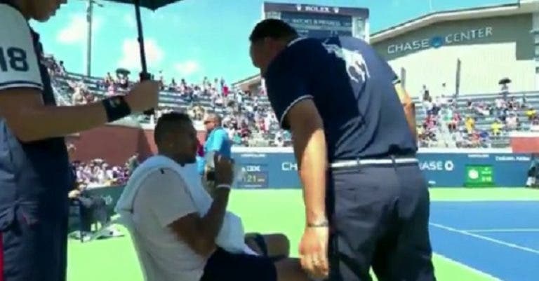 [VÍDEOS] Insólito. Kyrgios perde pontos de propósito e árbitro Lahyani pede-lhe que pare