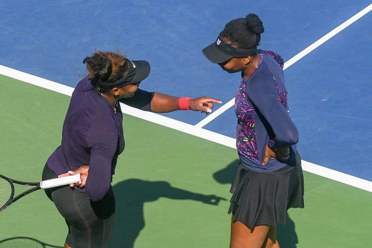 [VÍDEO] Serena e Venus treinam juntas antes de se defrontarem
