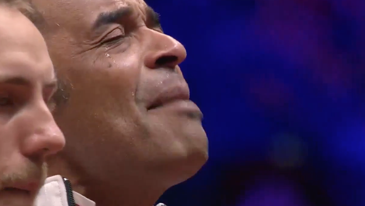 [VÍDEO] Yannick Noah não resiste e chora ao ouvir o hino francês no dia 2 da Taça Davis