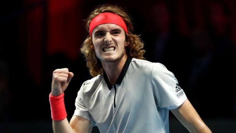 Tsitsipas fecha fase de grupos só com vitórias e apura Munar para as ‘meias’ nas NextGen Finals