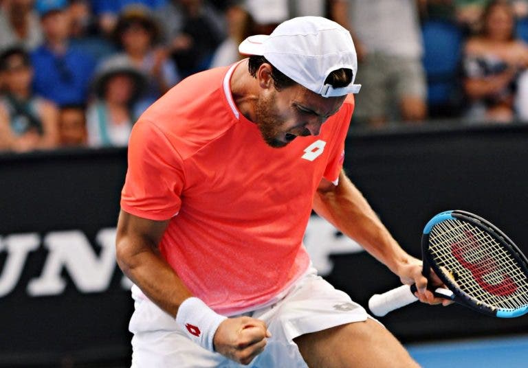 SOMA E SEGUE! João Sousa continua em grande e atinge os quartos de final de pares do Australian Open
