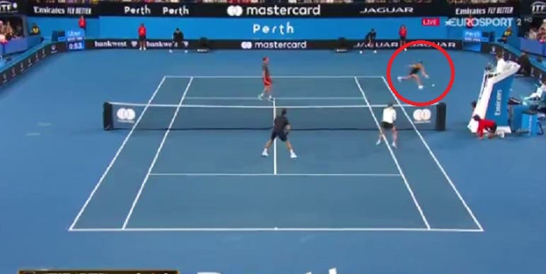 [VÍDEO] Kerber faz passing shot absurdo que deixou Federer de boca aberta