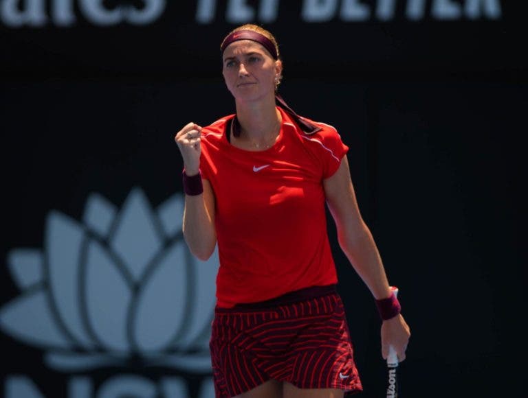 Kvitova arrasa campeã em título Kerber e apura-se para as ‘meias’ em Sydney
