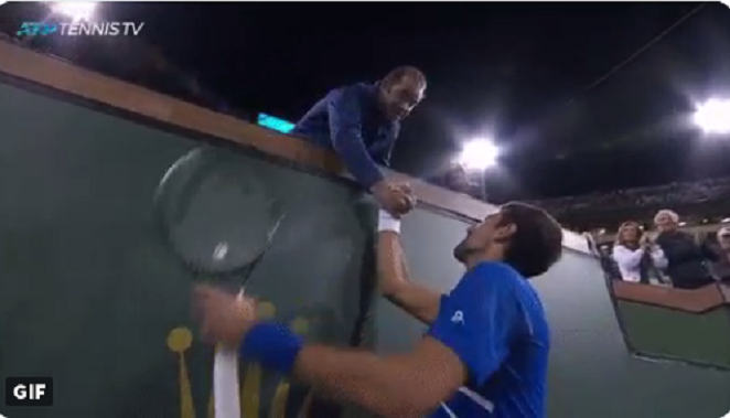 [VÍDEO] Djokovic foi surpreendido pelo seu ídolo Sampras nas bancadas de Indian Wells