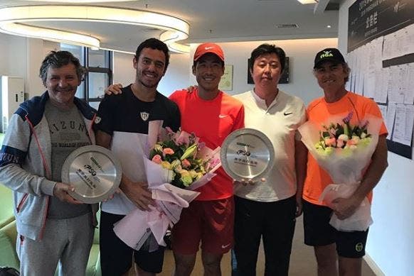 Gonçalo Oliveira novo elemento do top 100 ATP perde final de pares em Shenzhen