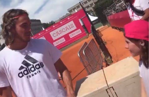 [VÍDEO] Tsitsipas dá precioso conselho a jovem fã no Estoril