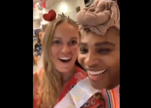 [VÍDEOS] Despedida de solteira de Wozniacki conta com Serena e está a ser… a diversão total