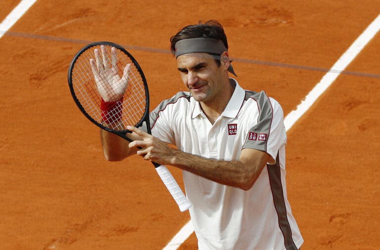 No jogo 400 em Grand Slams, Federer evita um 4.º set e avança para os ‘oitavos’ em Roland Garros