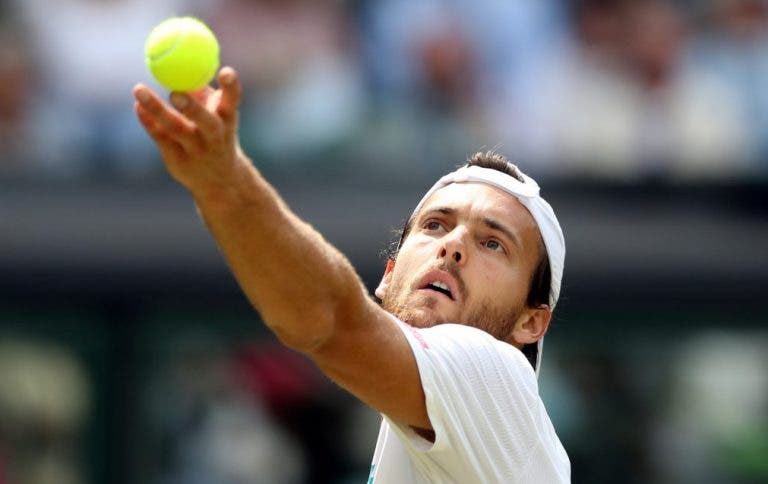 João Sousa termina participação histórica em Wimbledon com derrota frente a Rafa Nadal