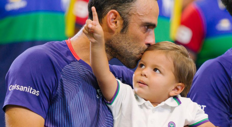 [VÍDEO] Número dois mundial de pares joga ténis com o filho…Em casa