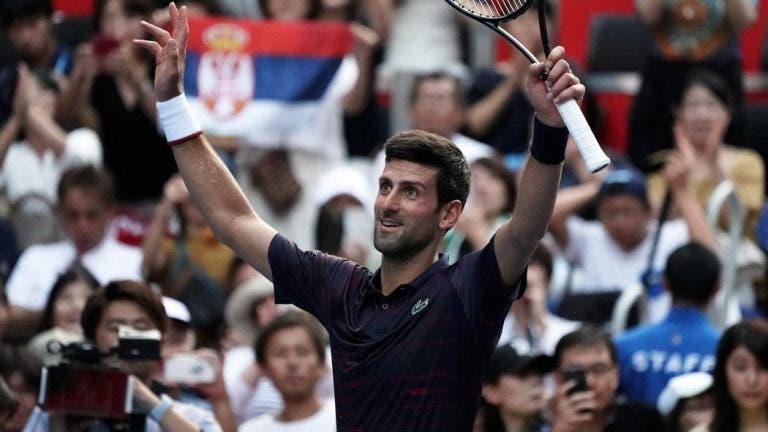 Ordem de jogos para quarta-feira: Djokovic inicia defesa do título em jornada com várias estrelas em ação