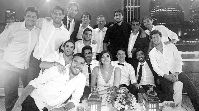 Leonardo Mayer casou e contou com muitos colegas na festa