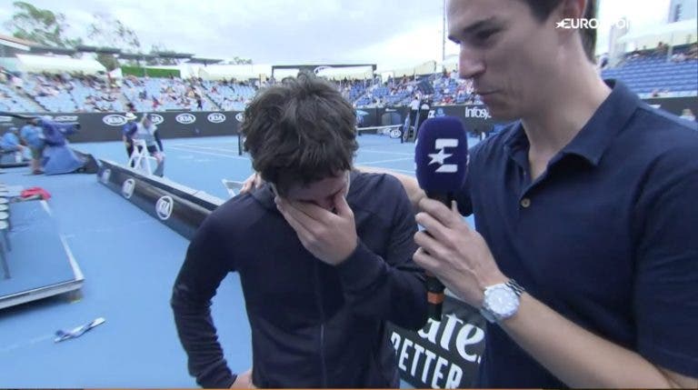 [VÍDEO] Suárez Navarro emocionada após vitória na 1.ª ronda do seu último Australian Open