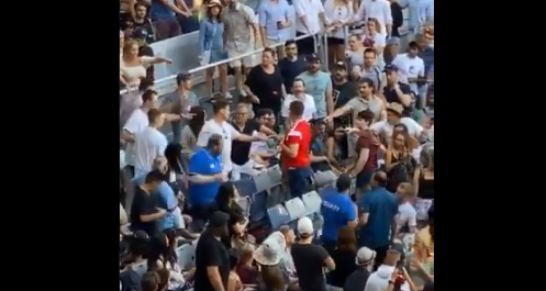 [VÍDEO] Lamentável: adeptos envolvem-se em cenas de violência antes do jogo Kyrgios vs Khachanov