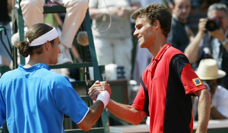 [VÍDEO] O dia em que Guga Kuerten derrotou Federer em Roland Garros