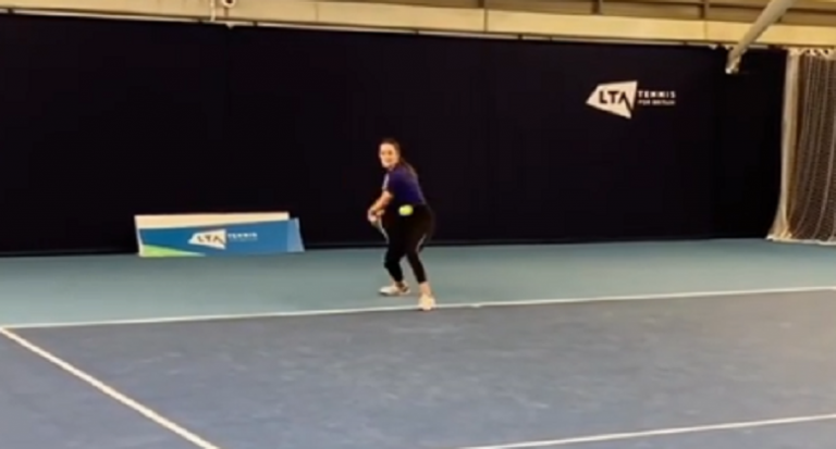 [VÍDEO] Mais de um ano depois, Laura Robson volta a bater na bola