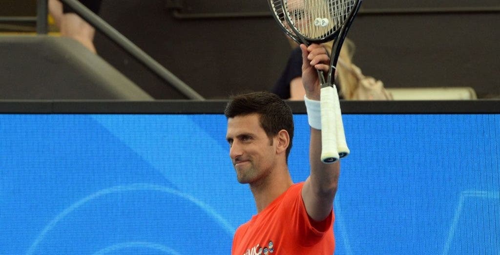 Afinal, Djokovic apareceu, jogou um set sem aquecer e ajudou a derrotar
