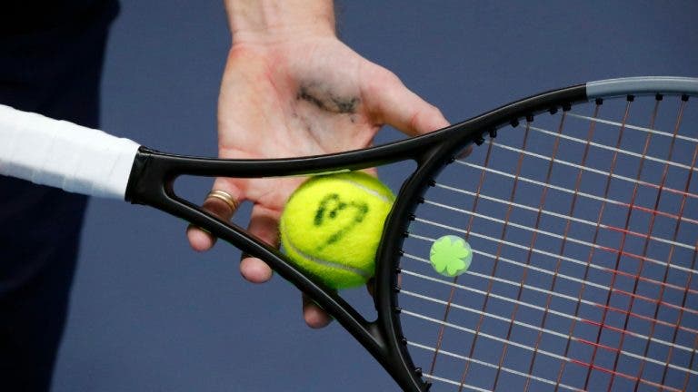 Duas russas banidas do ténis por combinação de resultados