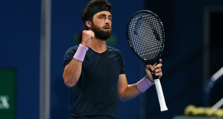 Basilashvili do inferno ao céu: derrota Bautista e é campeão em Doha