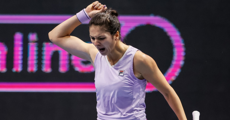 Russas Kasatkina e Gasparyan batem veteranas compatriotas e jogam final em casa