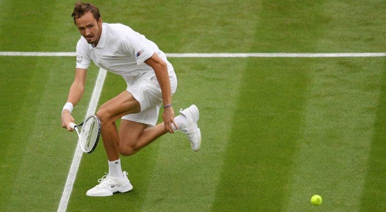 Medvedev vira pela primeira vez de 0-2 em sets rumo aos ‘oitavos’ de Wimbledon