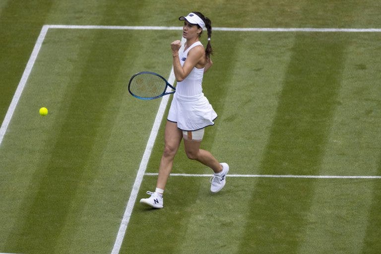 Sorridente Cirstea e sensação Raducanu surpreendem e defrontam-se em Wimbledon
