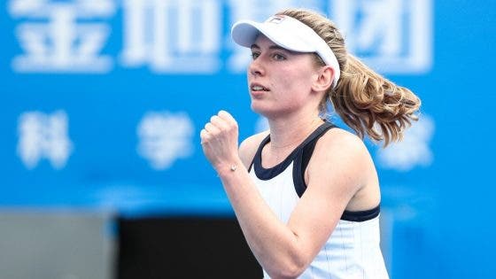Alexandrova surpreende Sabalenka, Vondrousova acaba sonho das Finals para Pavlyuchenkova