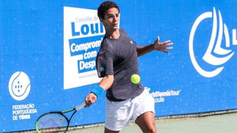 Pedro Araújo salva três match points e brilha com grande vitória no Loulé Open