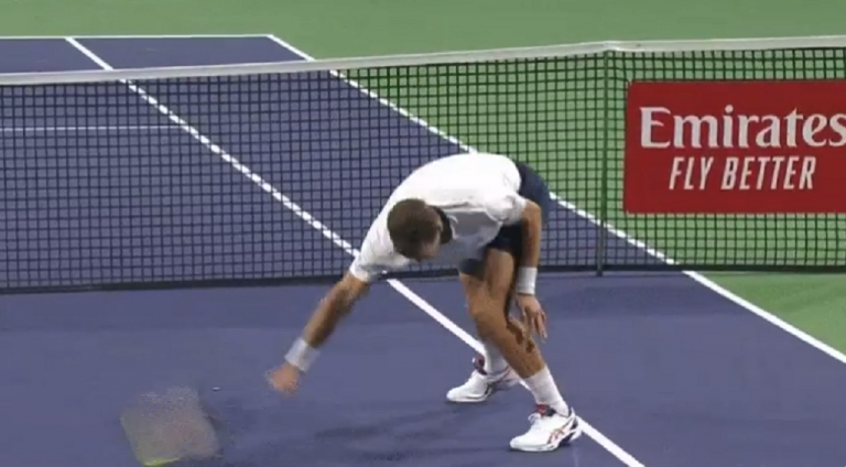 [VÍDEO] Pospisil pulveriza raquete, arrisca multa pesada e… avança em Indian Wells