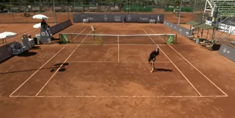 [VÍDEO] Francês perdeu a cabeça e quase acertou com a raquete… na câmera de transmissão