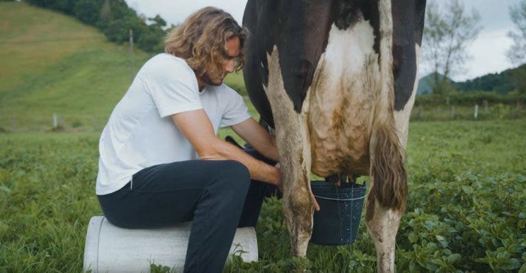 Tsitsipas esteve nos Açores e saiu de cá rendido: «As pessoas são muito amigáveis»