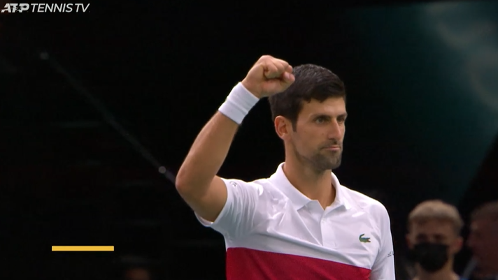 Djokovic regressa sete semanas depois com triunfo em pares no Masters de Paris